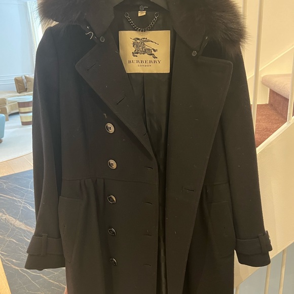 BURBERRY. Great condition. USA 6. Black pea coat with fox fur collar. - Picture 3 of 5